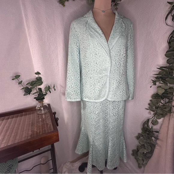 Jones Wear Women’s Lined Lace Mint Green Skirt Set Size 14 - Picture 3 of 16